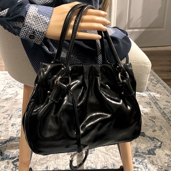 🔥Ferragamo Gancini Black Patent Leather Handbag🔥 - Picture 14 of 15